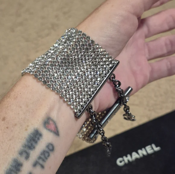 ❣️SOLD❣️ Chanel Vintage Crystal Mesh Bracelet EUC - Picture 4 of 11